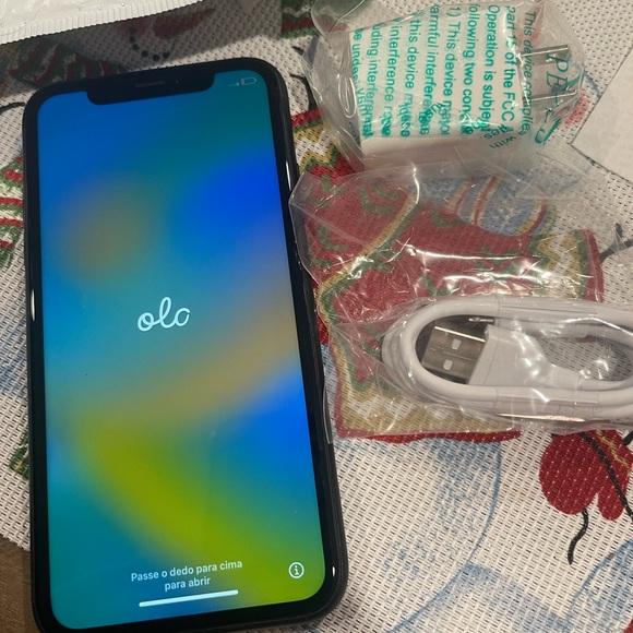 New iPhone XR 64 gigs unlocked  black - Picture 11 of 13